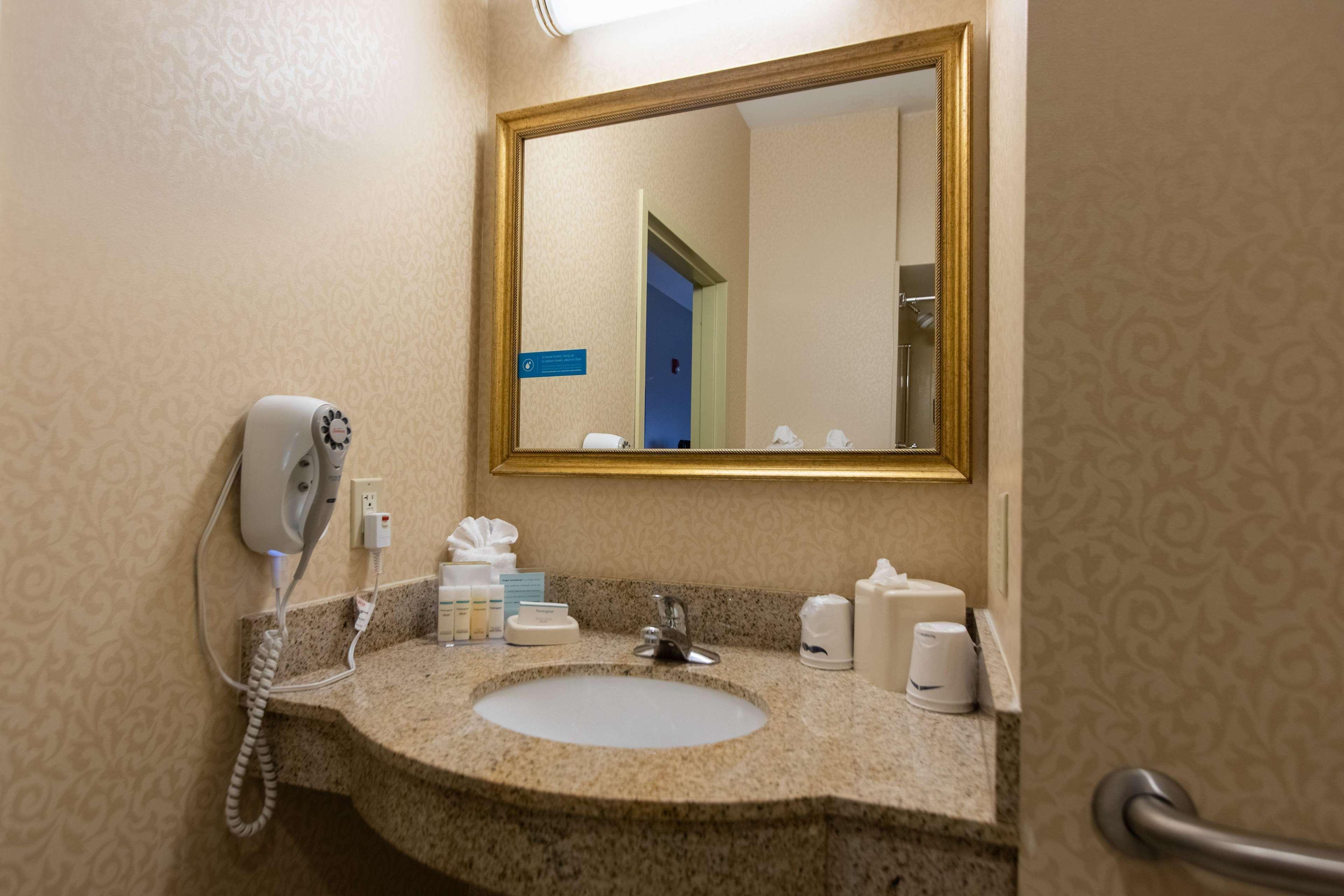 Hampton Inn Hadley-Amherst Area מראה חיצוני תמונה