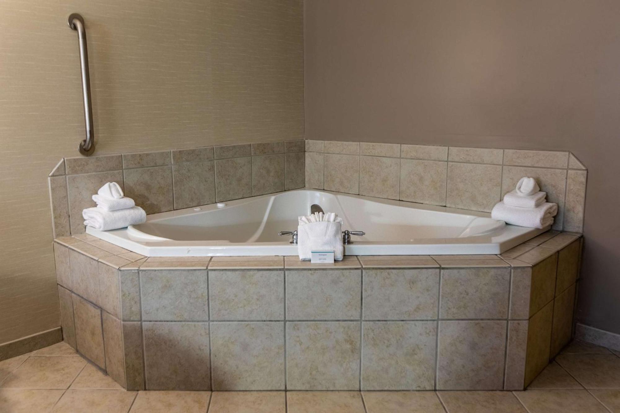 Hampton Inn Hadley-Amherst Area מראה חיצוני תמונה